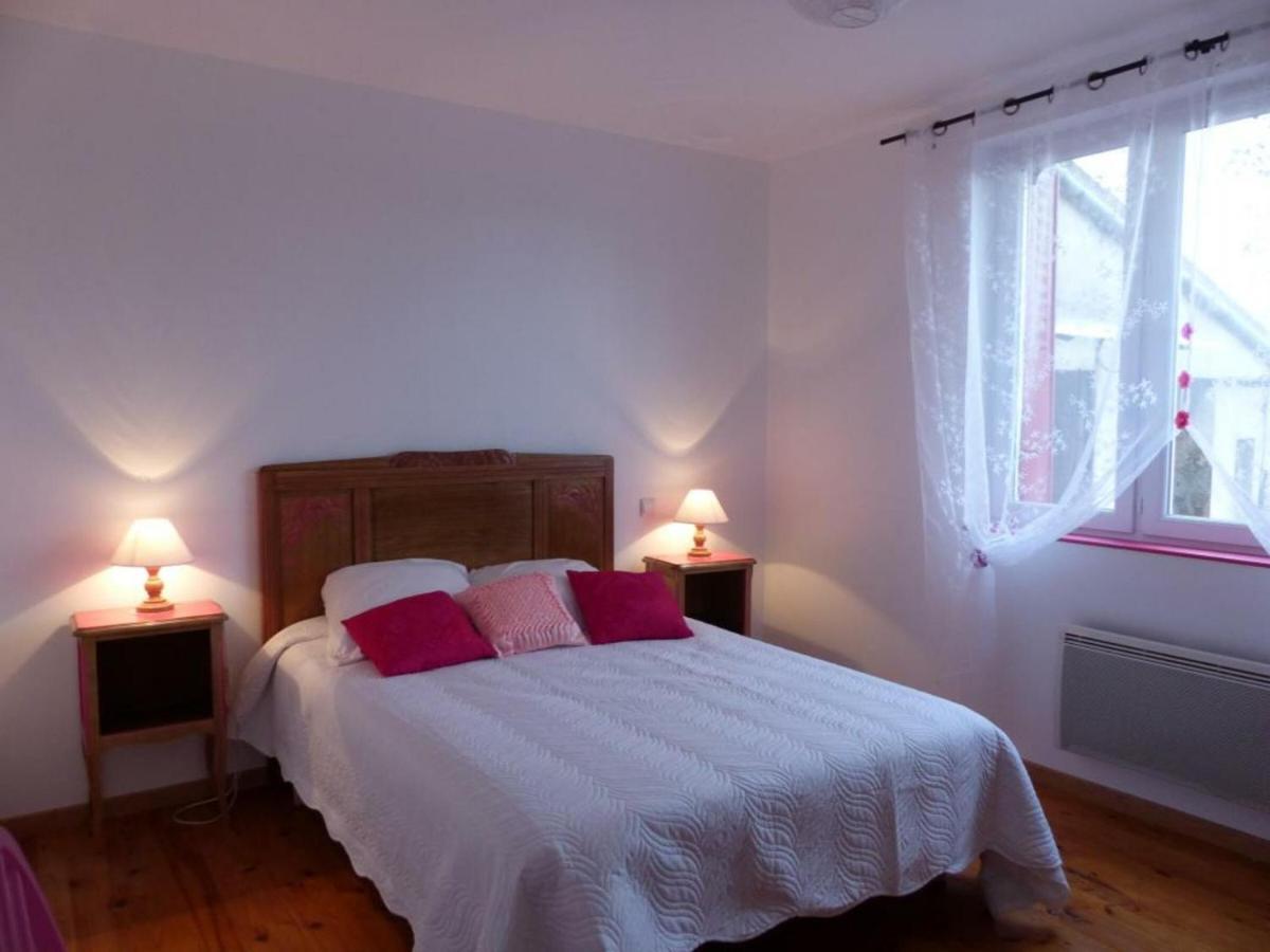 Maison Renovee Avec Cour Privee, Proche De Gannat, 3 Chambres, Animaux Acceptes, Equipements Modernes. - Fr-1-489-37 Poezat Eksteriør billede