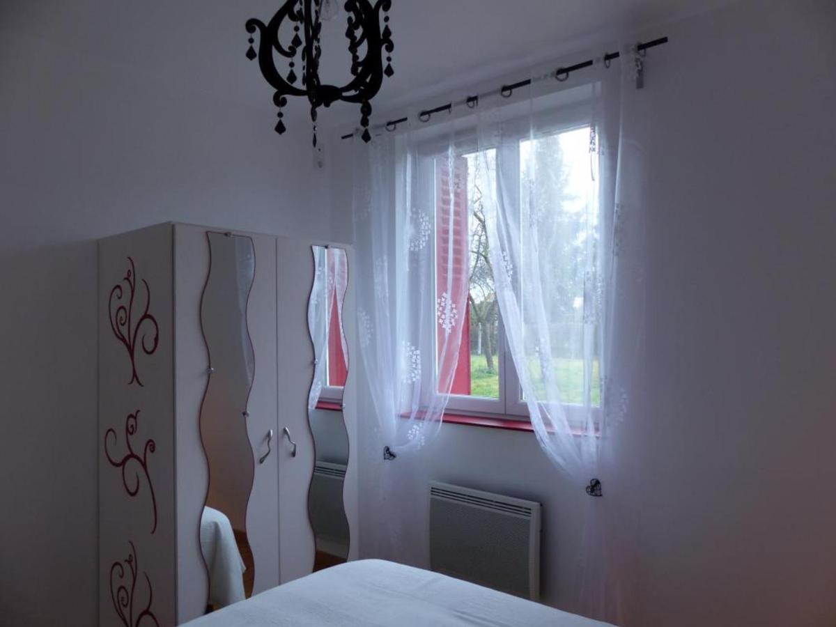 Maison Renovee Avec Cour Privee, Proche De Gannat, 3 Chambres, Animaux Acceptes, Equipements Modernes. - Fr-1-489-37 Poezat Eksteriør billede